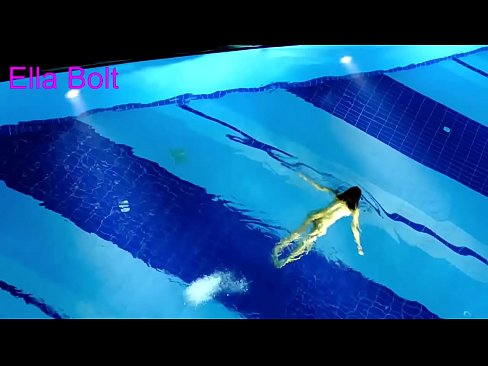 ❤️ मी पाहणे थांबवू शकत नाही, तरुण गोरा ELLA BOLT रिसॉर्ट पूलमध्ये नग्न पोहताना पकडला गेला ❤❌ mr.sexvideosex.top वर ❌️