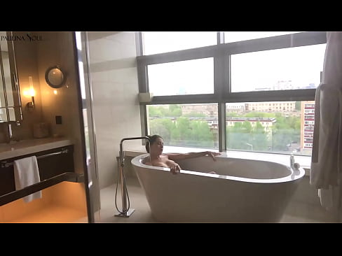 ❤️ जबरदस्त बाळ बाथरुममध्ये तिची मांजर उत्कटतेने झटका देत आहे ❤❌  mr.sexvideosex.top वर  ❌️